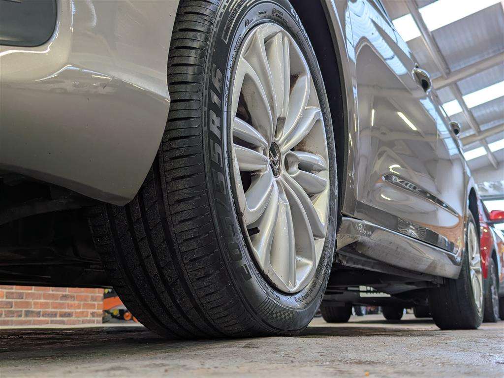 <p>2016 CITROEN C4 FEEL BLUEHDI</p>