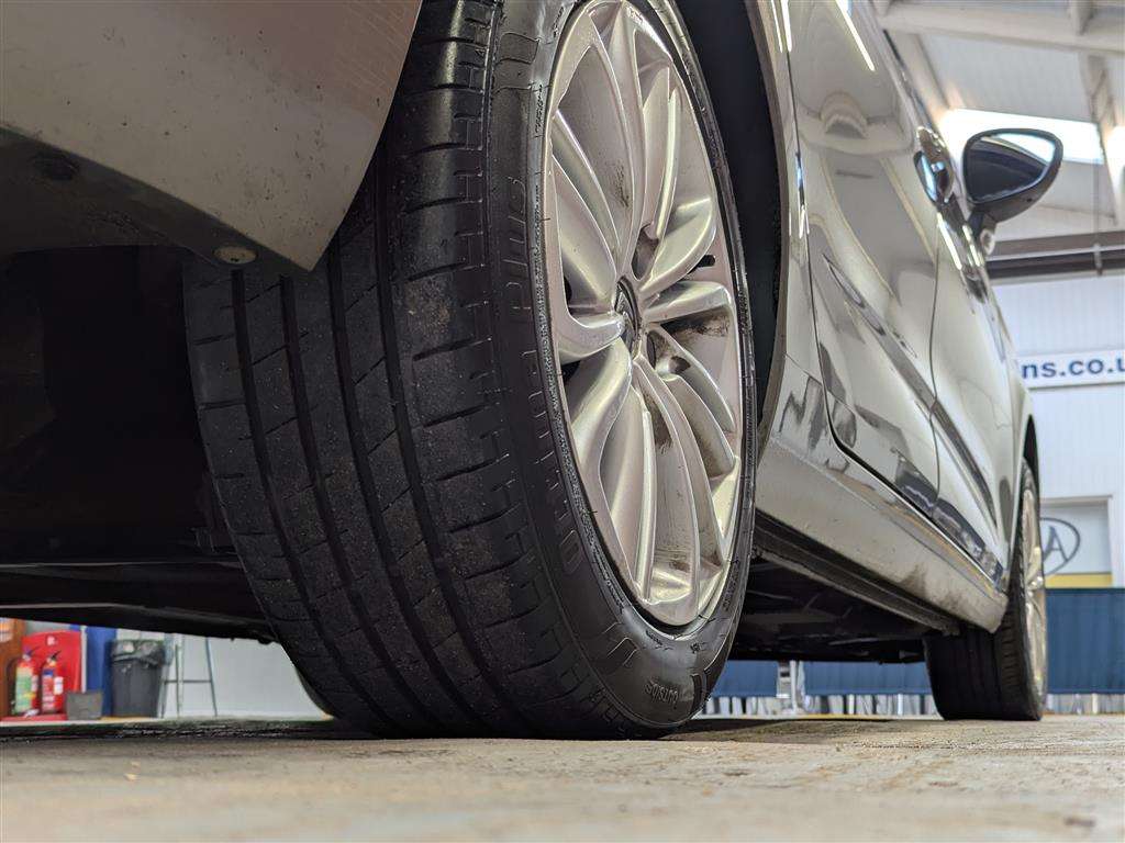 <p>2016 CITROEN C4 FEEL BLUEHDI</p>