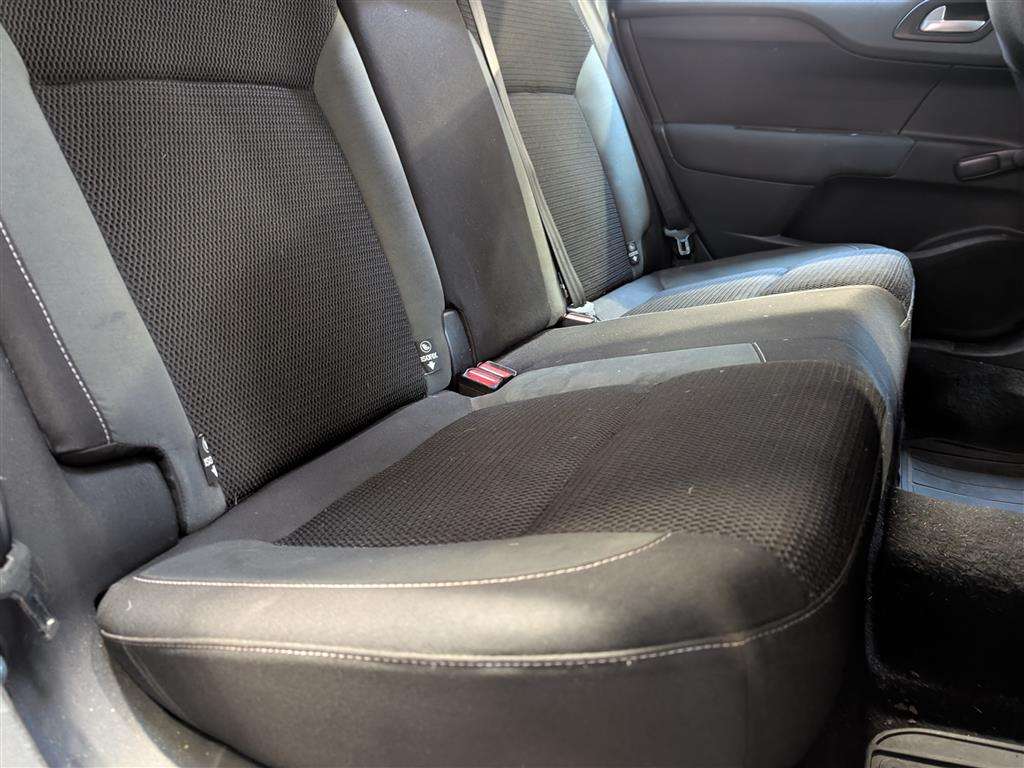 <p>2016 CITROEN C4 FEEL BLUEHDI</p>