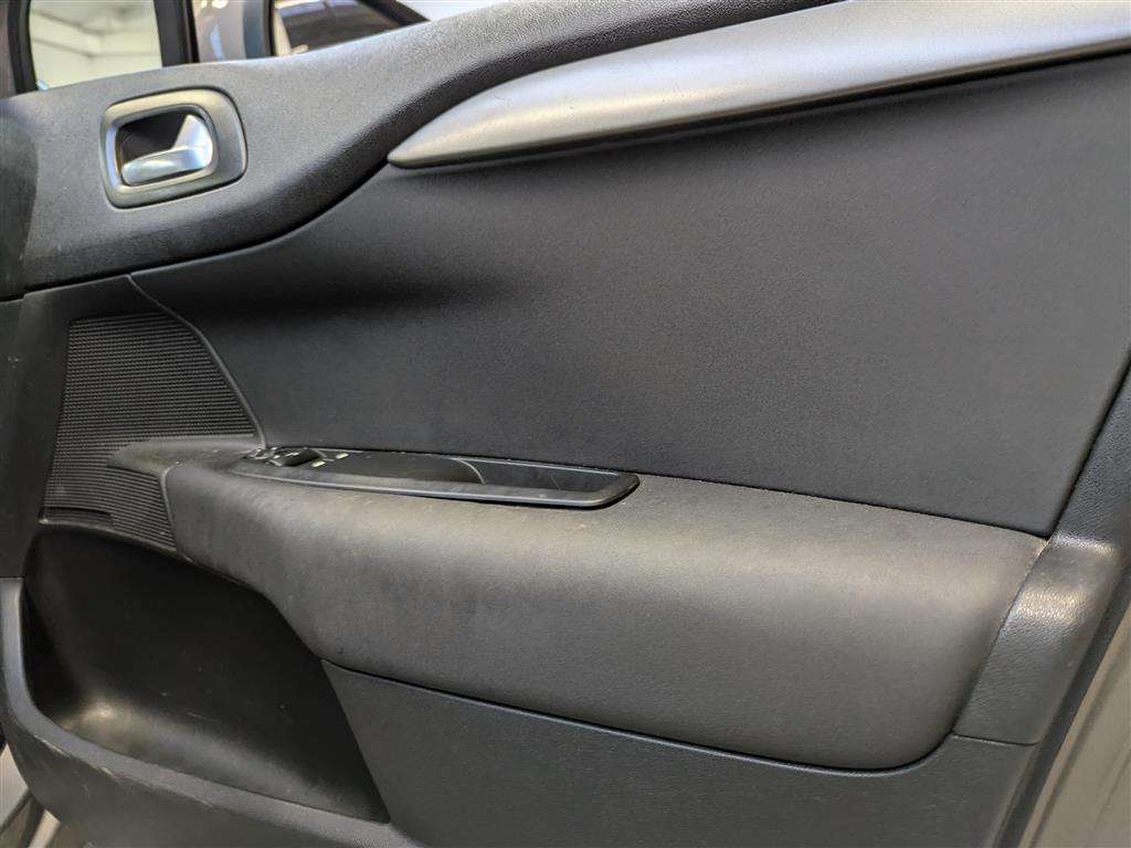 <p>2016 CITROEN C4 FEEL BLUEHDI</p>