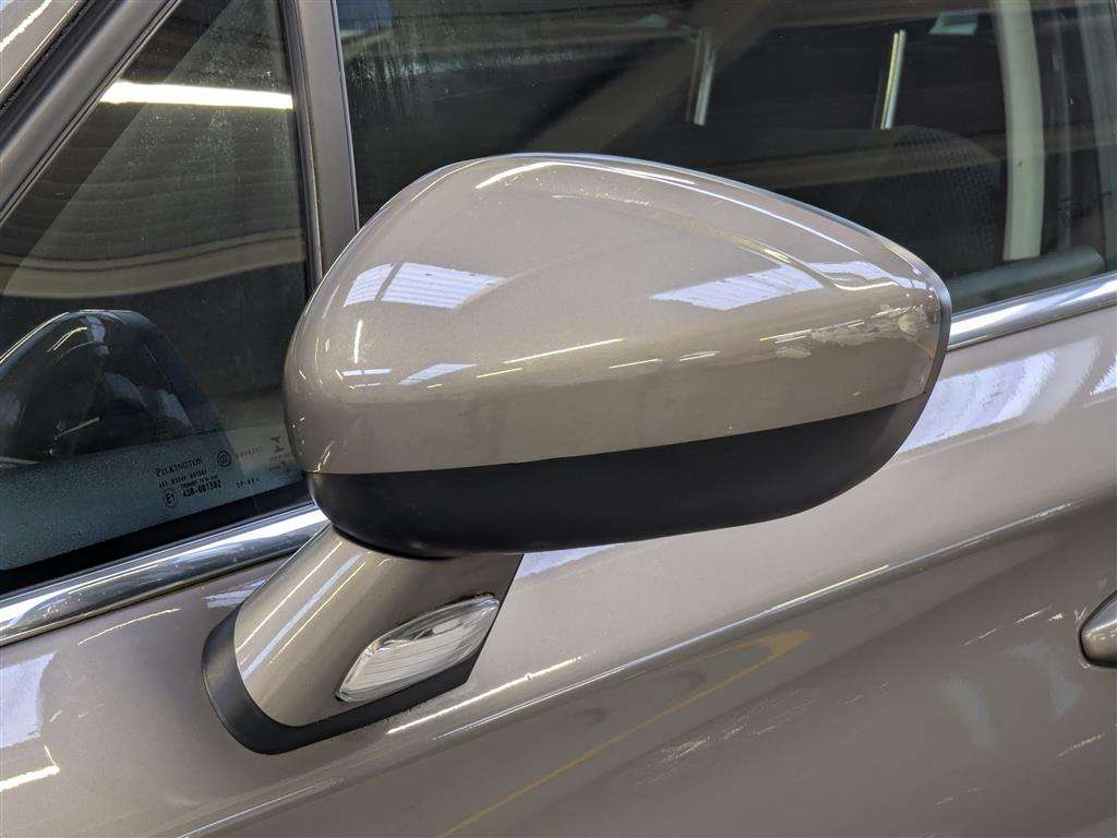 <p>2016 CITROEN C4 FEEL BLUEHDI</p>