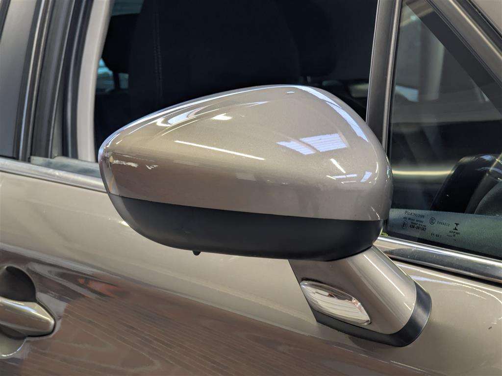 <p>2016 CITROEN C4 FEEL BLUEHDI</p>