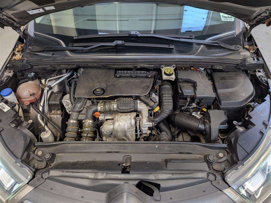 <p>2016 CITROEN C4 FEEL BLUEHDI</p>