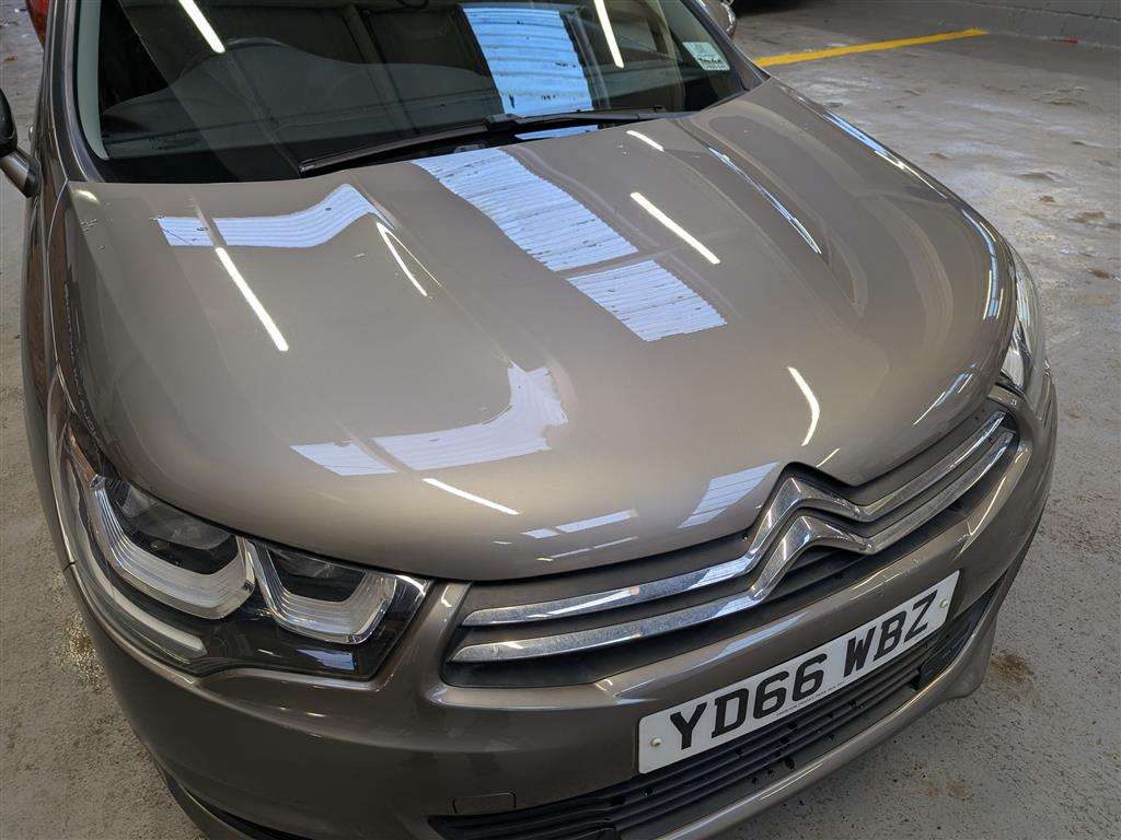 <p>2016 CITROEN C4 FEEL BLUEHDI</p>