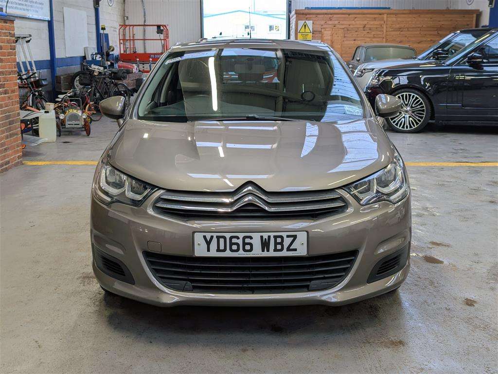 <p>2016 CITROEN C4 FEEL BLUEHDI</p>