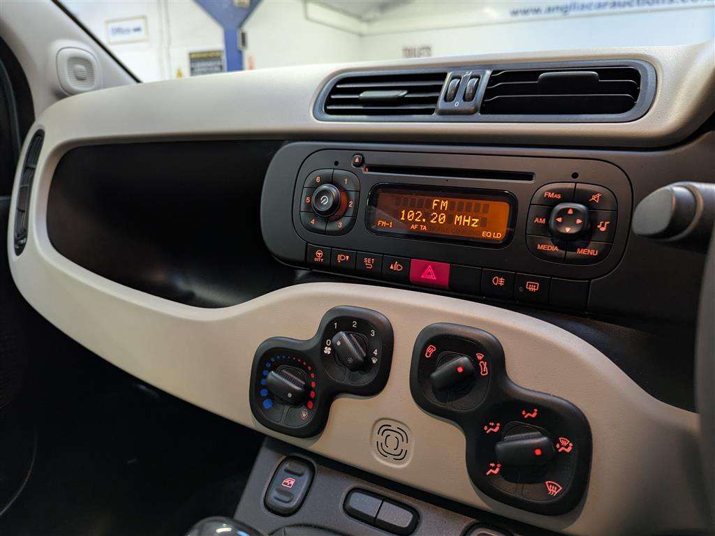 <p>2014 FIAT PANDA EASY</p>