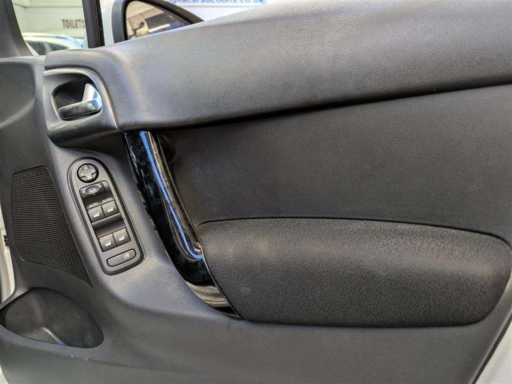 <p>2016 CITROEN C3 PLATINUM PURETECH</p>