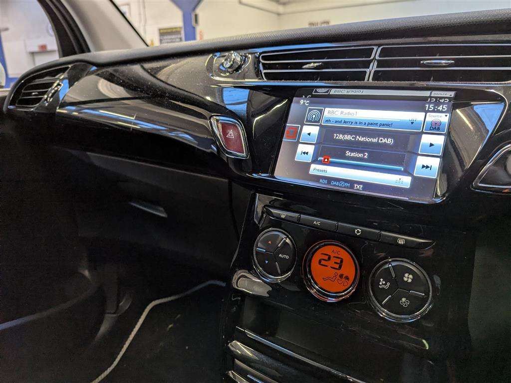 <p>2016 CITROEN C3 PLATINUM PURETECH</p>