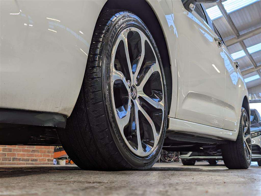 <p>2016 CITROEN C3 PLATINUM PURETECH</p>