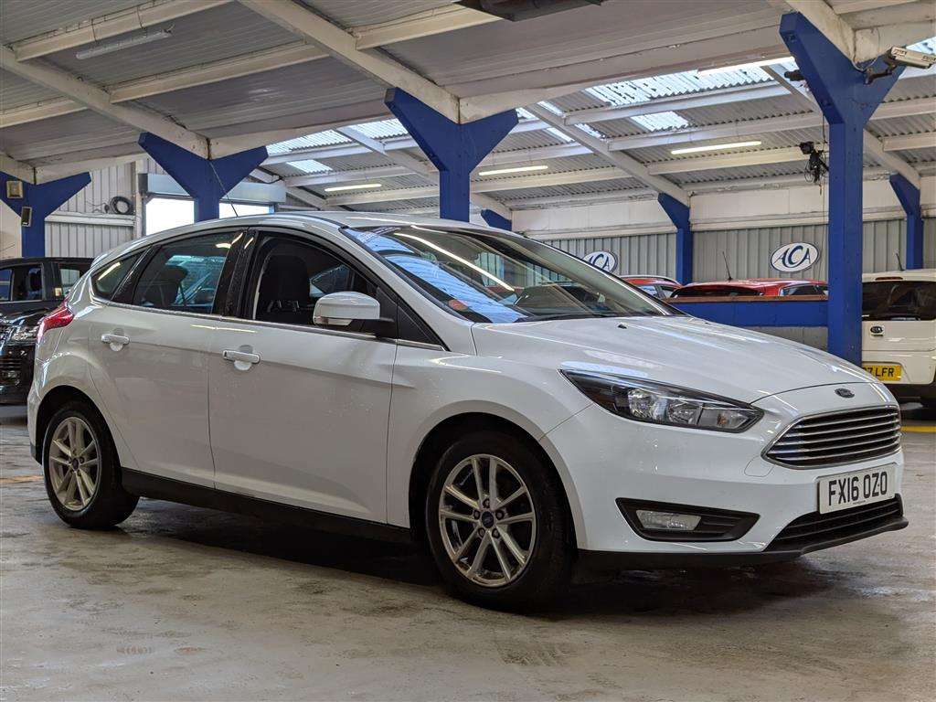 <p>2016 FORD FOCUS ZETEC</p>