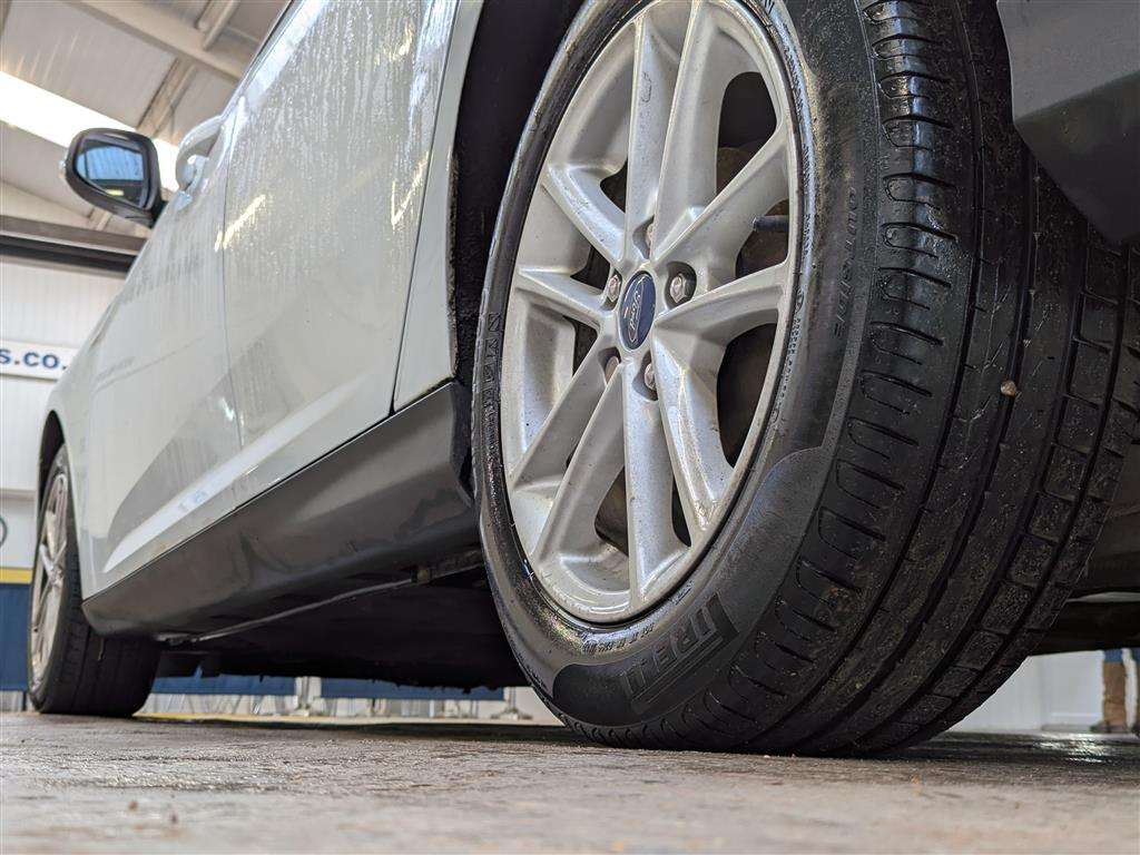 <p>2016 FORD FOCUS ZETEC</p>