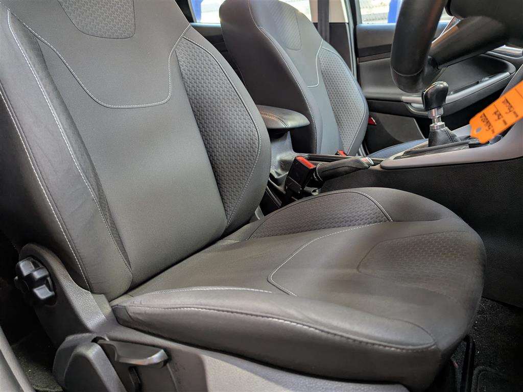 <p>2016 FORD FOCUS ZETEC</p>