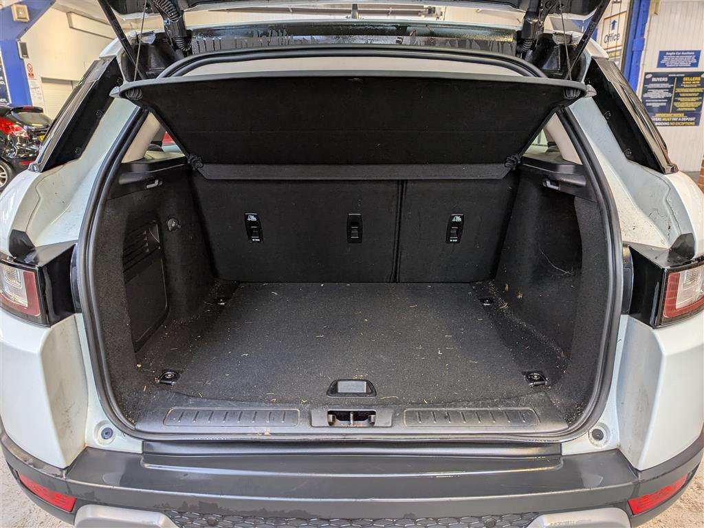 <p>2015 LAND ROVER RANGE ROVER EVOQUE SE TEC</p>