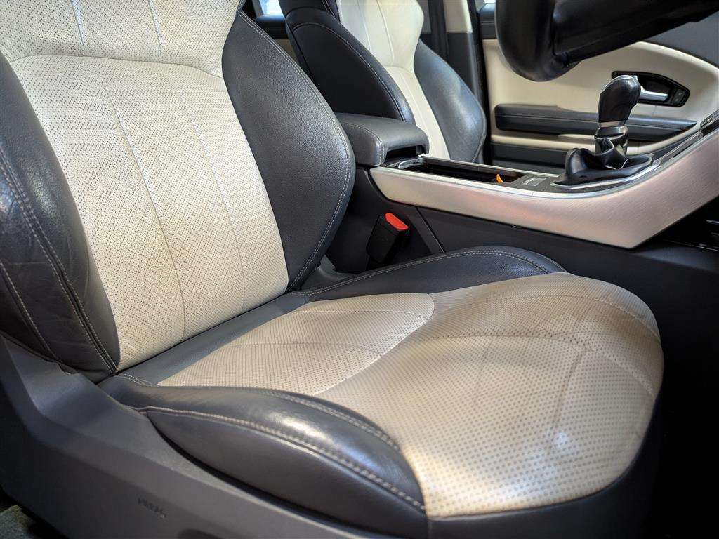 <p>2015 LAND ROVER RANGE ROVER EVOQUE SE TEC</p>