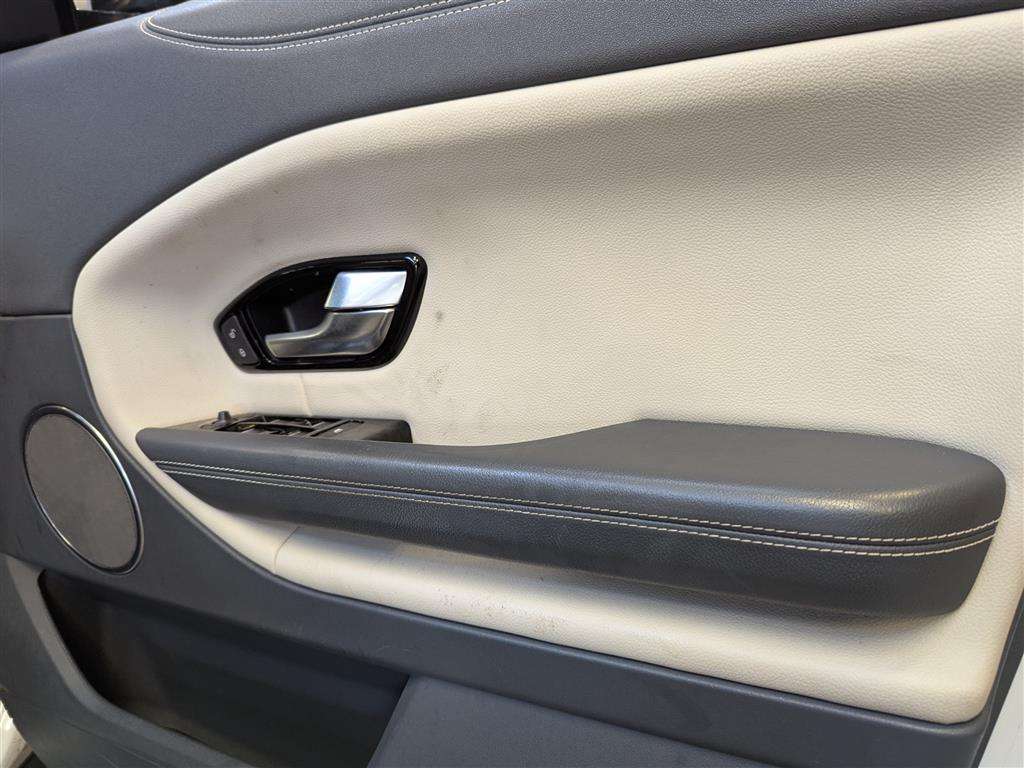 <p>2015 LAND ROVER RANGE ROVER EVOQUE SE TEC</p>