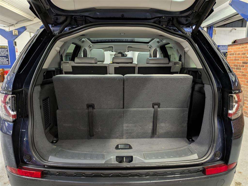 <p>2016 LAND ROVER DISCOVERY SPORT HSE TD4 AUTO</p>