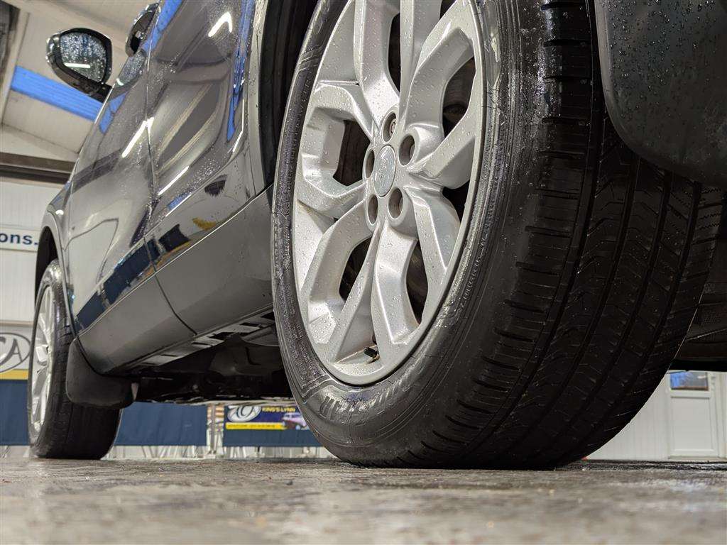 <p>2016 LAND ROVER DISCOVERY SPORT HSE TD4 AUTO</p>