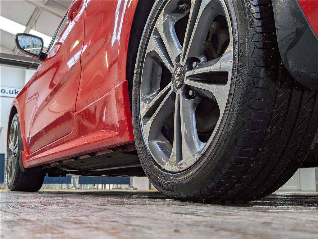 <p>2015 KIA PRO CEED GT-LINE ISG</p>