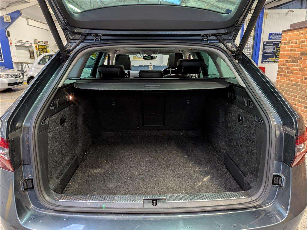 <p>2017 SKODA SUPERB SE L EXECUTIVE TDI</p>