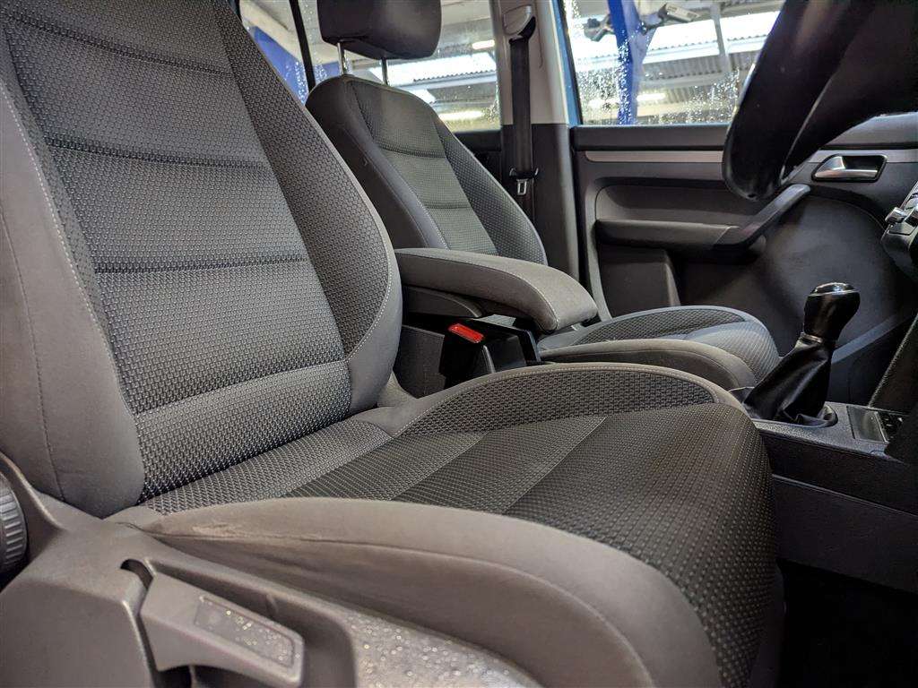 <p>2012 VOLKSWAGEN TOURAN SE TDI</p>