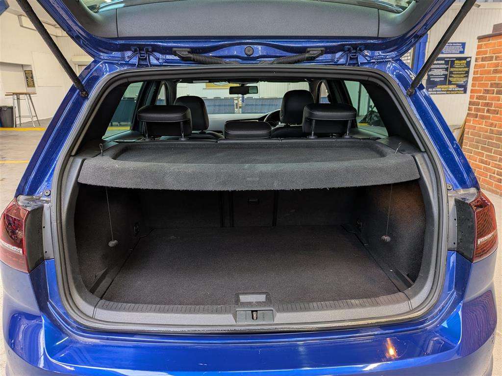 <p>2014 VOLKSWAGEN GOLF R DSG</p>