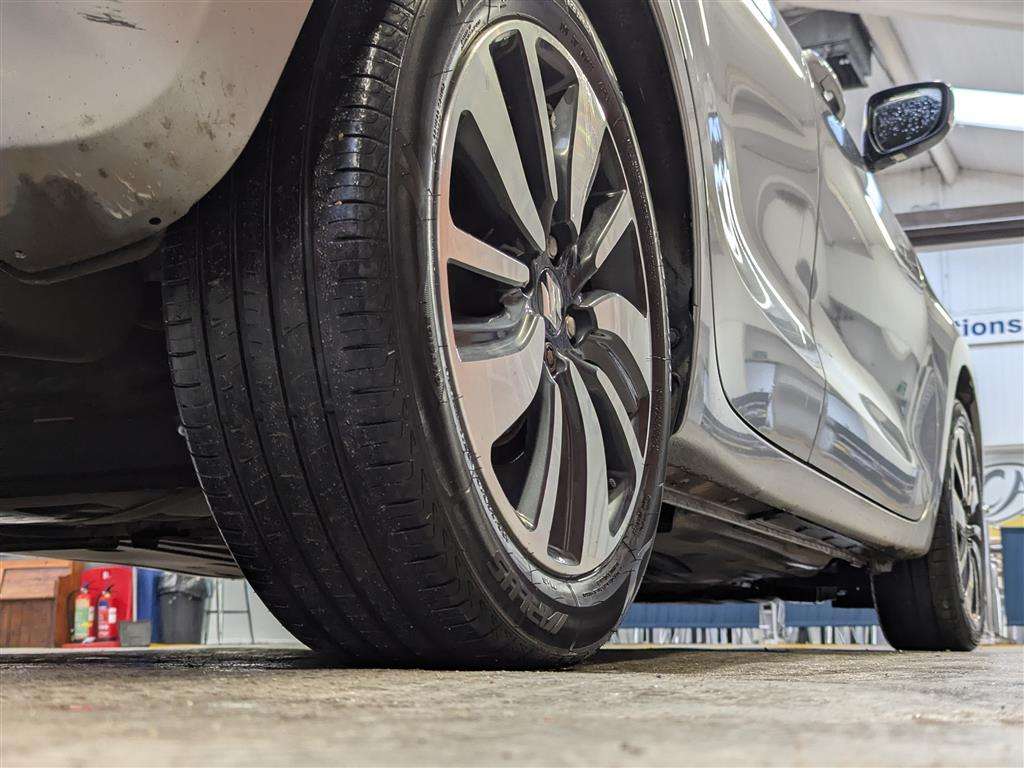 <p>2017 SUZUKI SWIFT SZ5 BOOSTERJET SHVS</p>