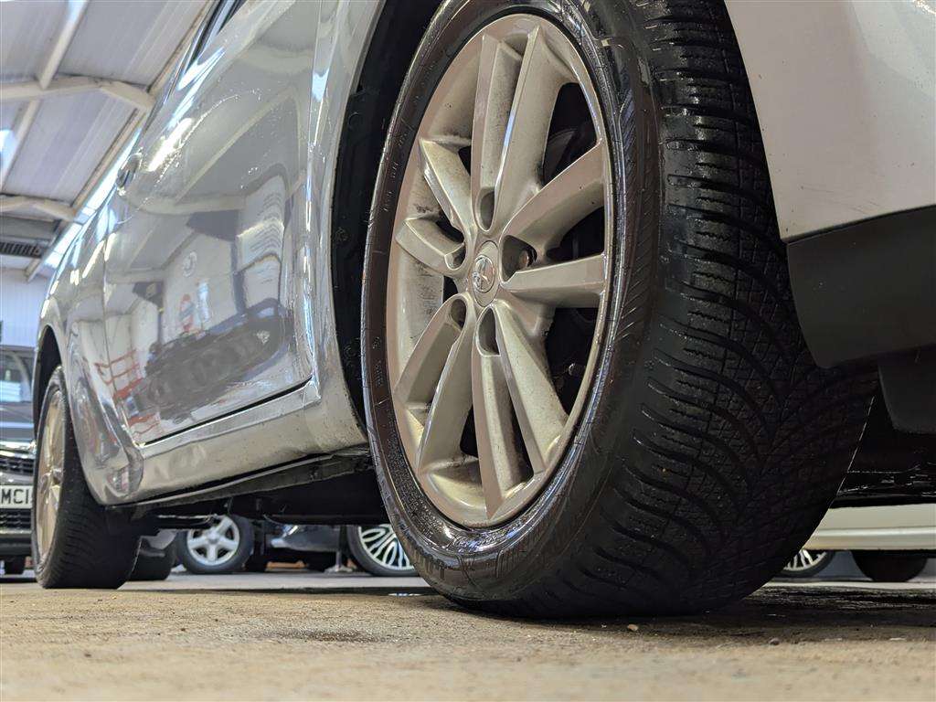 <p>2009 TOYOTA AURIS TR STOPSTART VVTI</p>