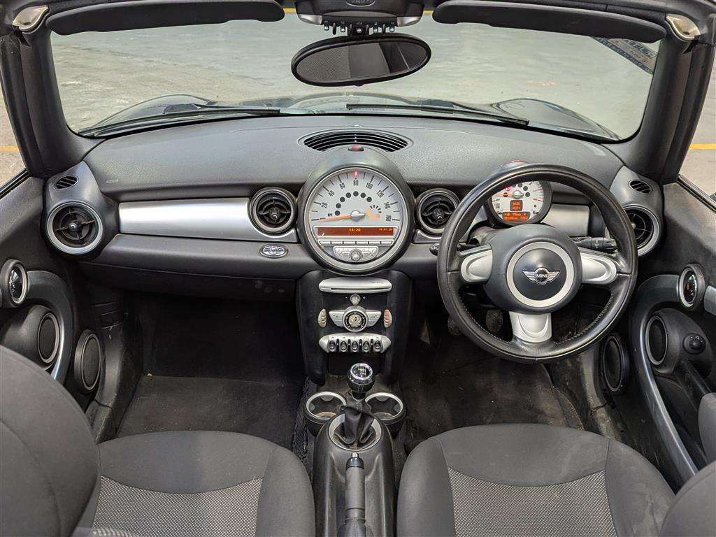 <p>2010 MINI ONE</p>