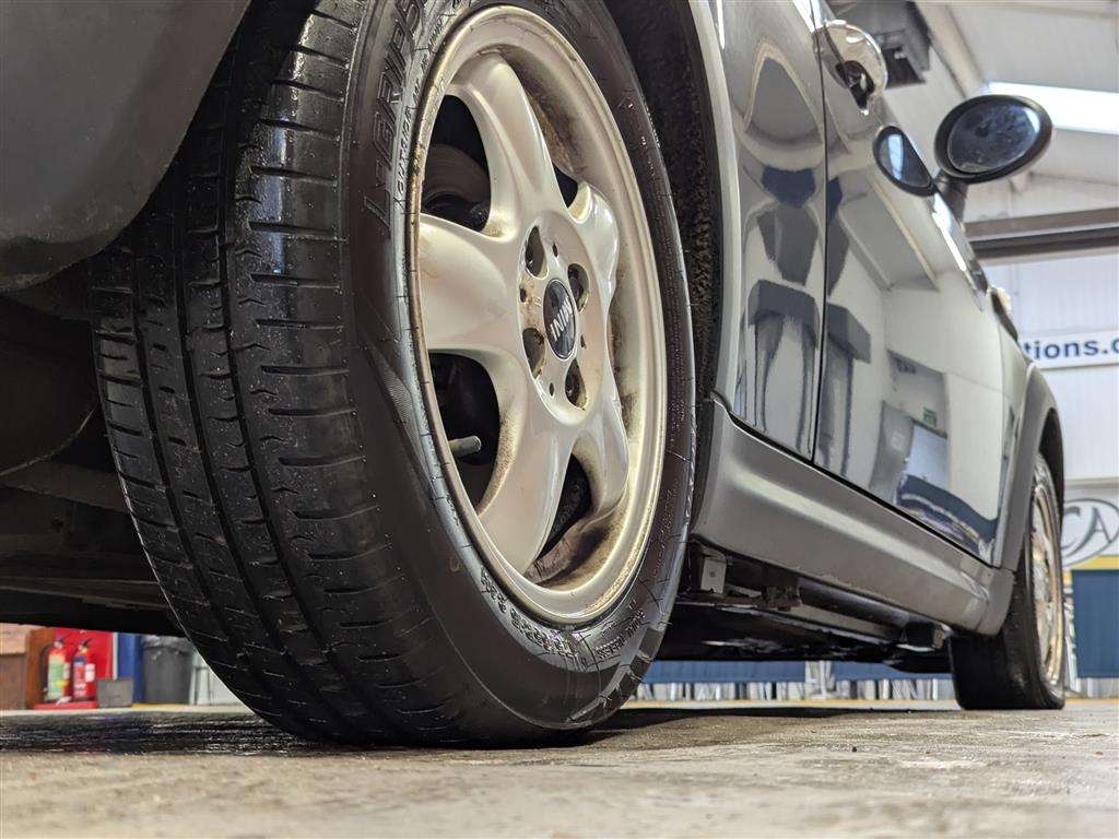 <p>2010 MINI ONE</p>