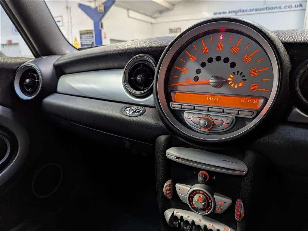 <p>2010 MINI ONE</p>