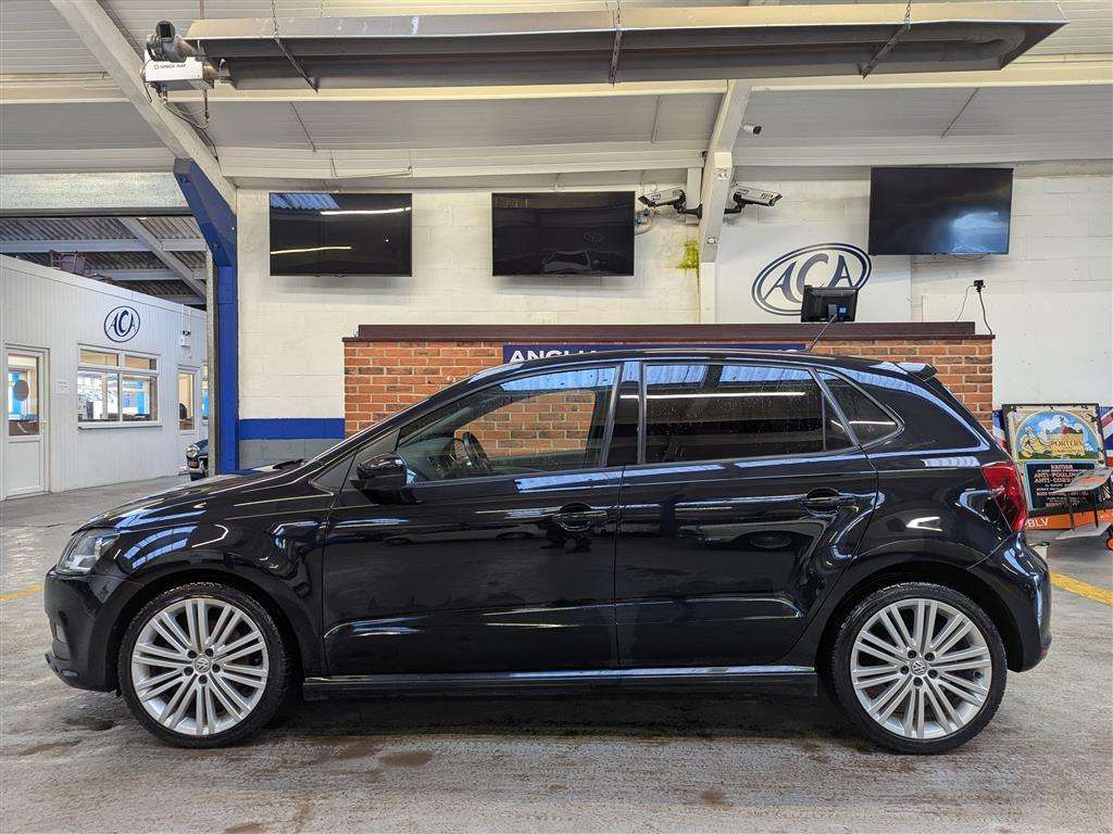 <p>2016 VOLKSWAGEN POLO BLUEGT</p>