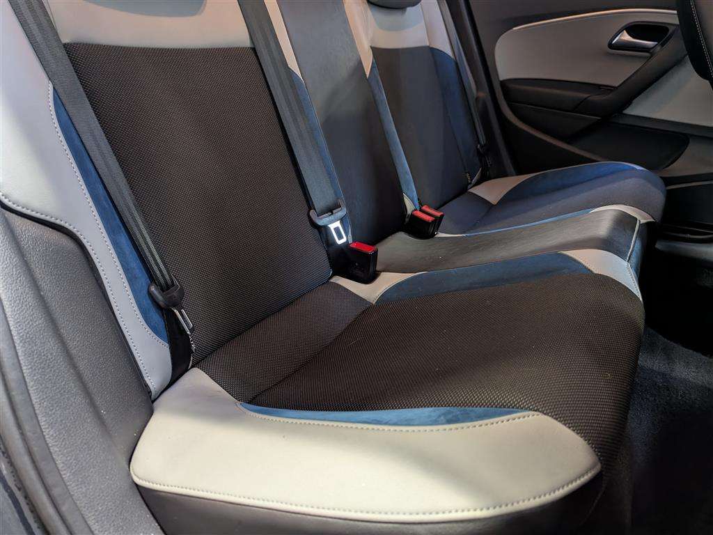 <p>2016 VOLKSWAGEN POLO BLUEGT</p>