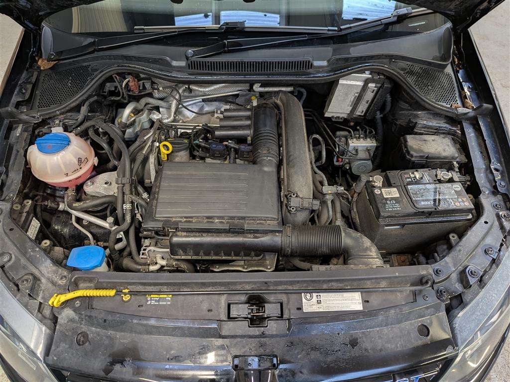 <p>2016 VOLKSWAGEN POLO BLUEGT</p>