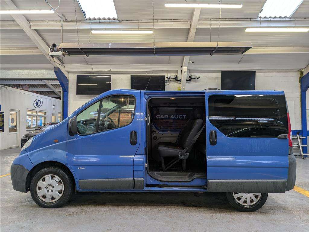 <p>2014 VAUXHALL VIVARO COMBI CDTI ECOFLEX</p>