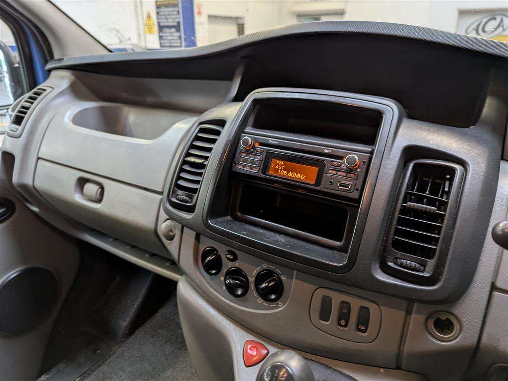 <p>2014 VAUXHALL VIVARO COMBI CDTI ECOFLEX</p>