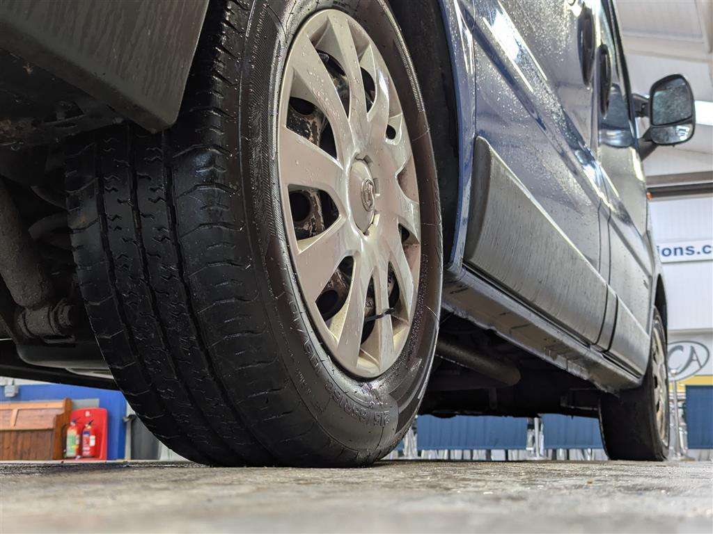 <p>2014 VAUXHALL VIVARO COMBI CDTI ECOFLEX</p>