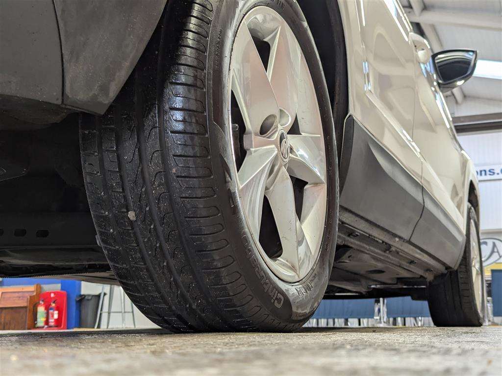 <p>2019 SKODA KAROQ SE TSI</p>