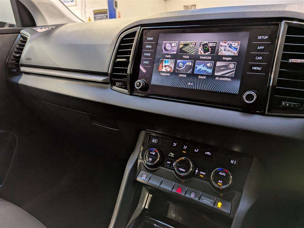 <p>2019 SKODA KAROQ SE TSI</p>