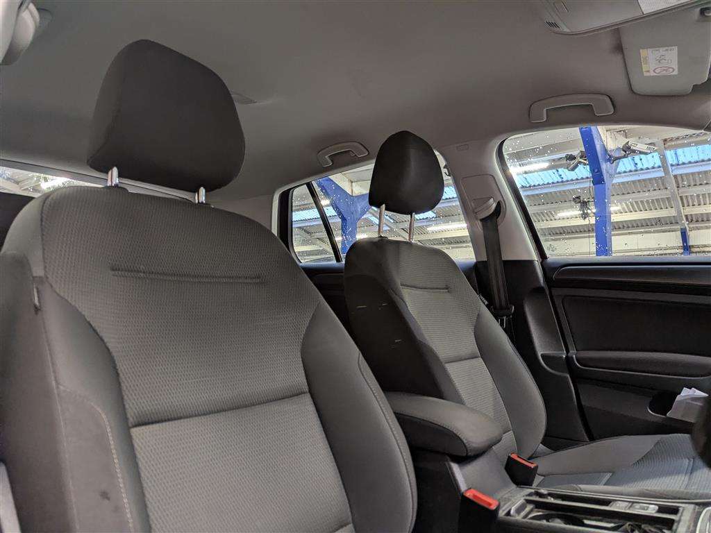 <p>2017 VOLKSWAGEN GOLF SE TDI BMT</p>