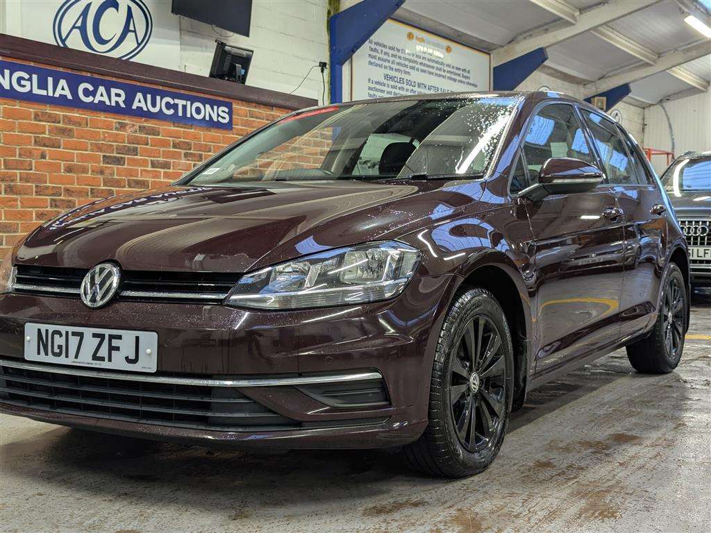 <p>2017 VOLKSWAGEN GOLF SE TDI BMT</p>