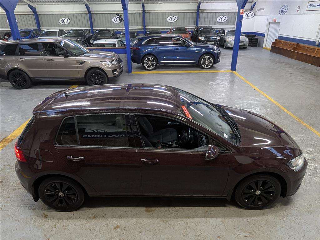 <p>2017 VOLKSWAGEN GOLF SE TDI BMT</p>