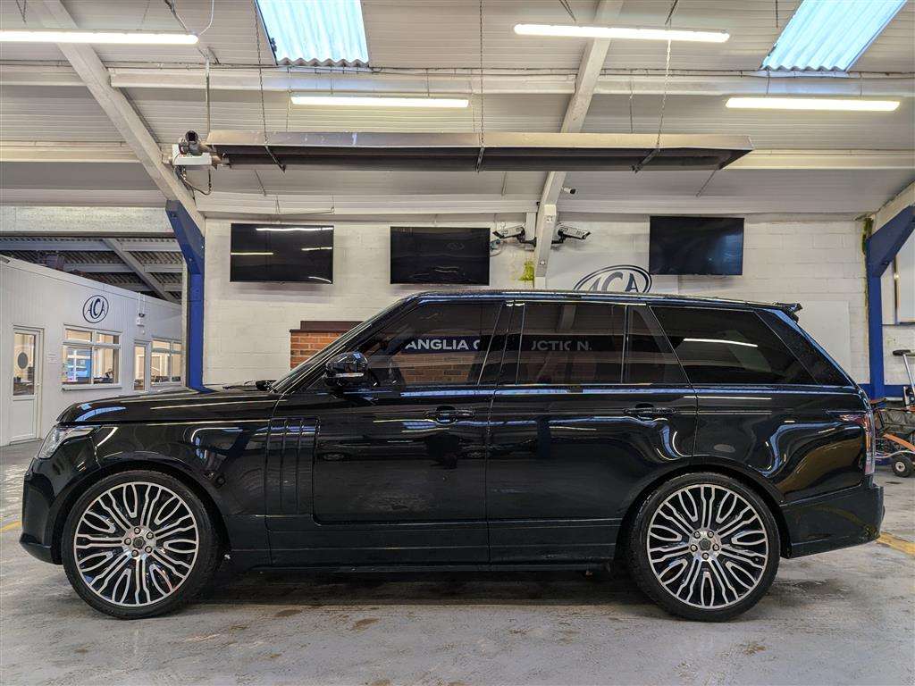 <p>2014 LAND ROVER RANGE ROVER AUTOBIOGRAPHY (OVERFINCH cert present).</p>