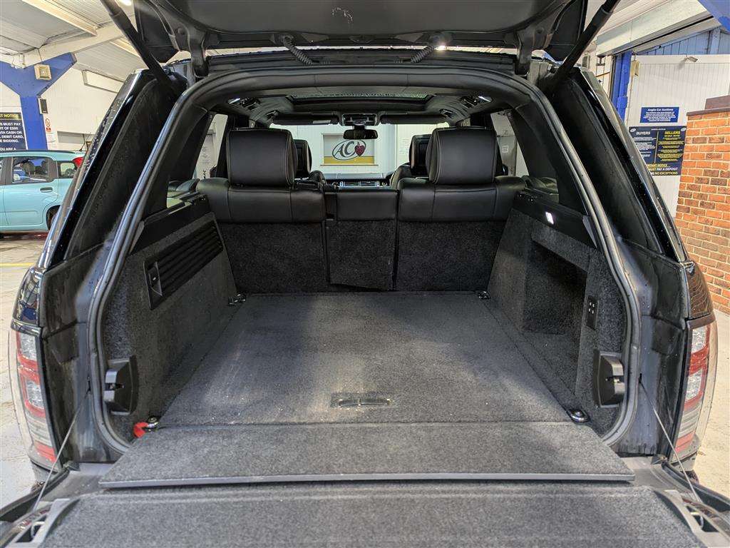 <p>2014 LAND ROVER RANGE ROVER AUTOBIOGRAPHY (OVERFINCH cert present).</p>