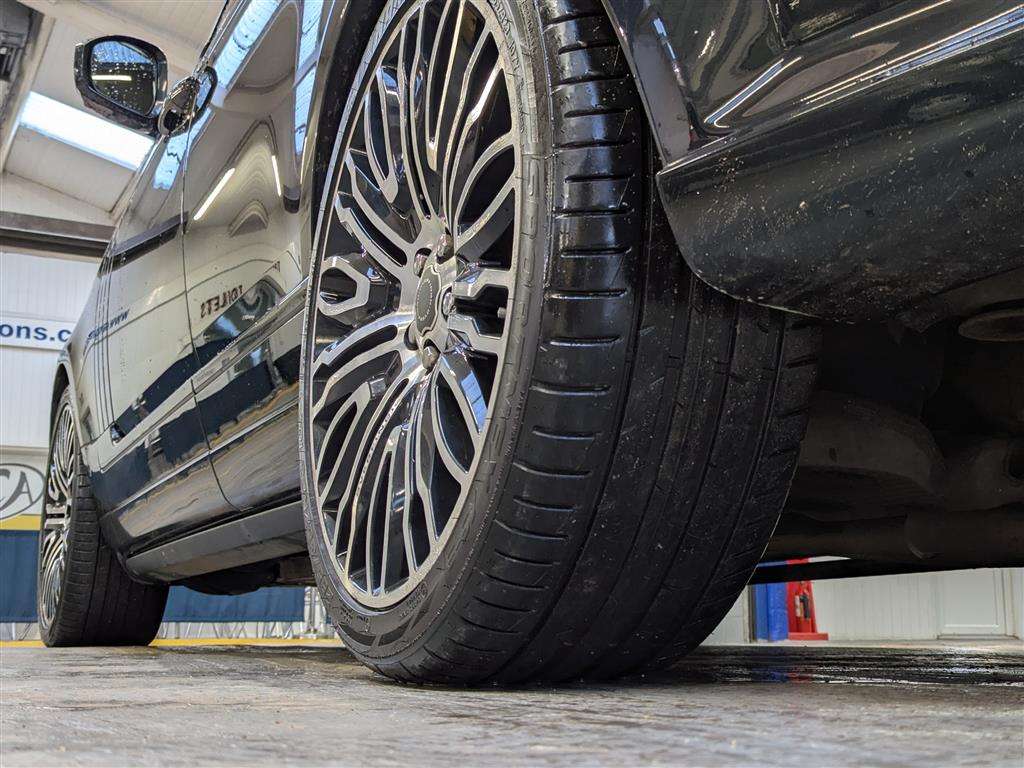 <p>2014 LAND ROVER RANGE ROVER AUTOBIOGRAPHY (OVERFINCH cert present).</p>