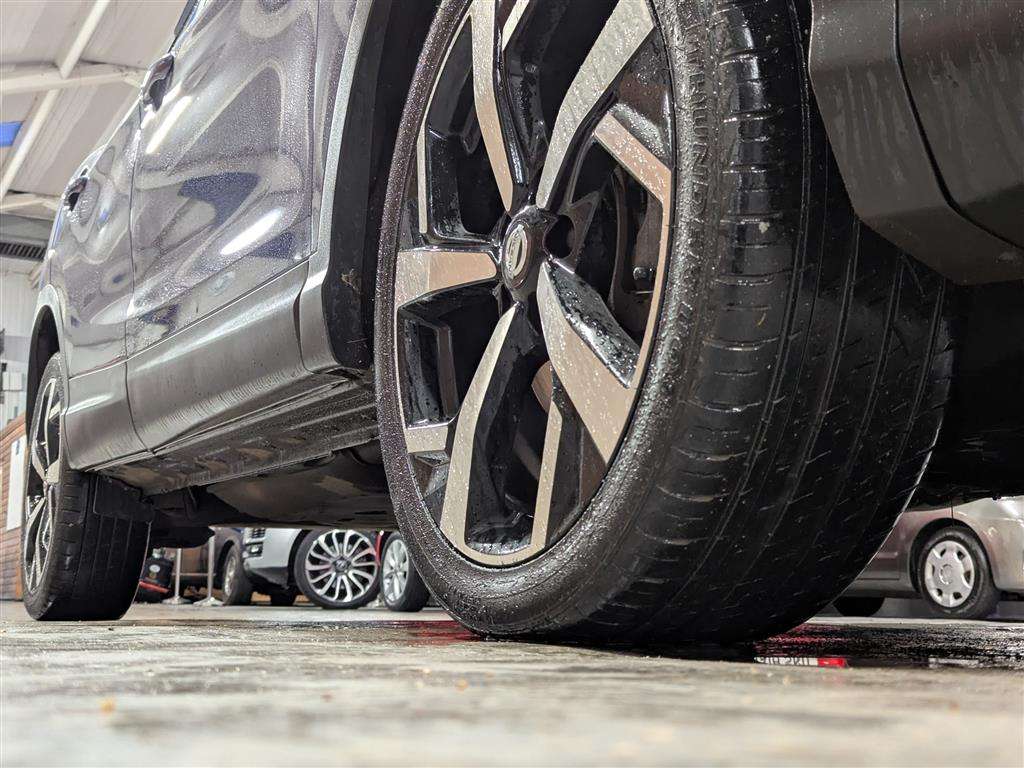 <p>2017 NISSAN QASHQAI TEKNA DCI</p>