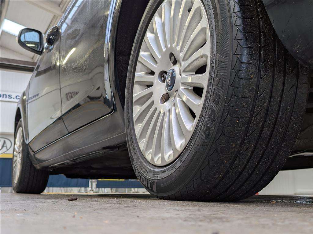 <p>2010 FORD FOCUS TITANIUM 100</p>