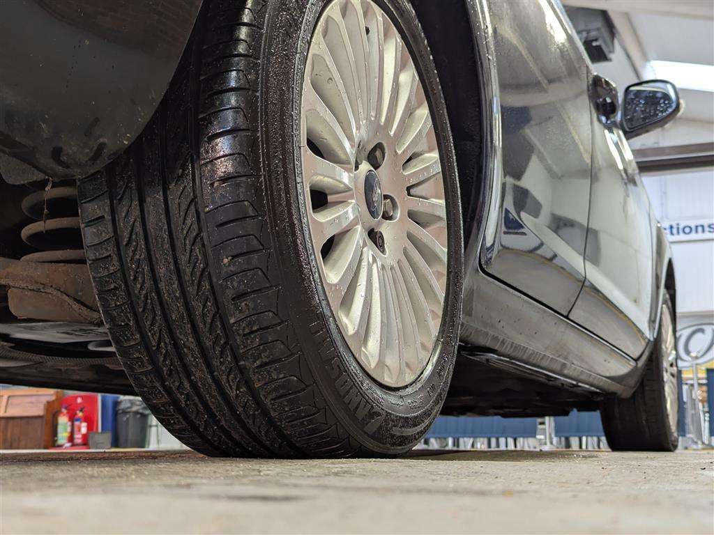 <p>2010 FORD FOCUS TITANIUM 100</p>