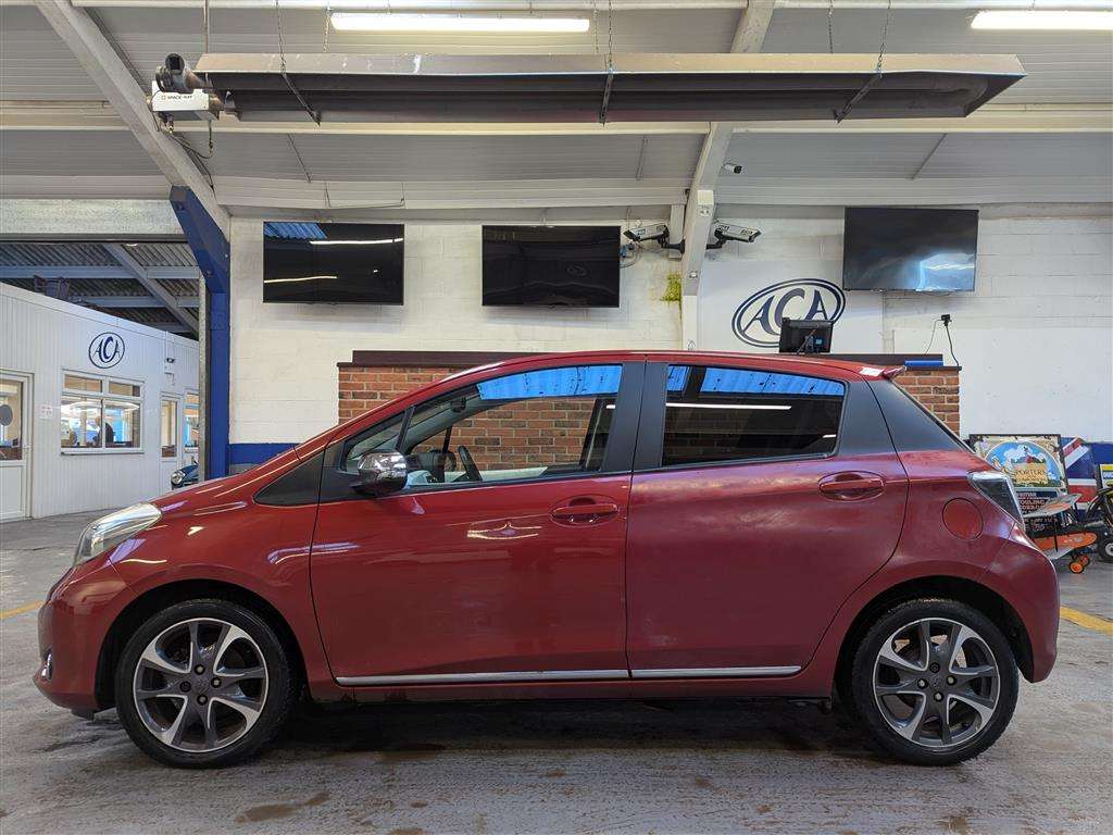 <p>2014 TOYOTA YARIS TREND VVT-I</p>