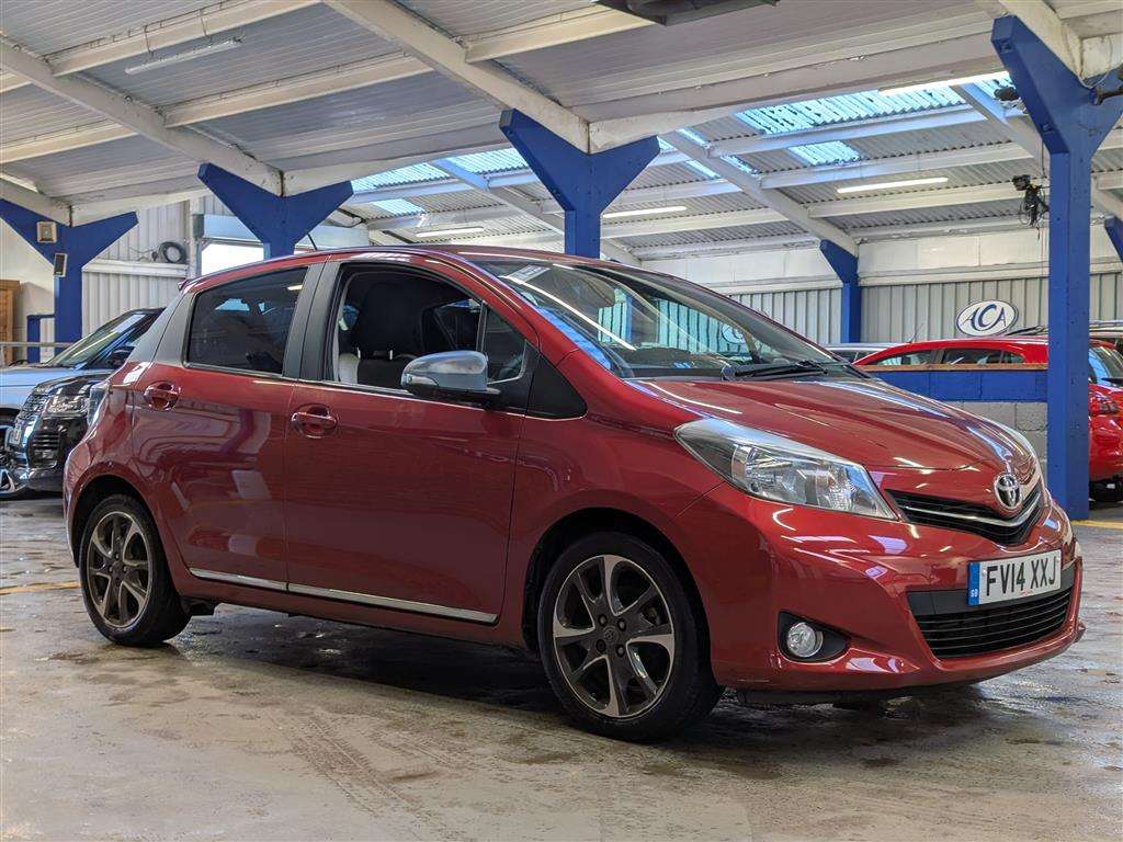 <p>2014 TOYOTA YARIS TREND VVT-I</p>