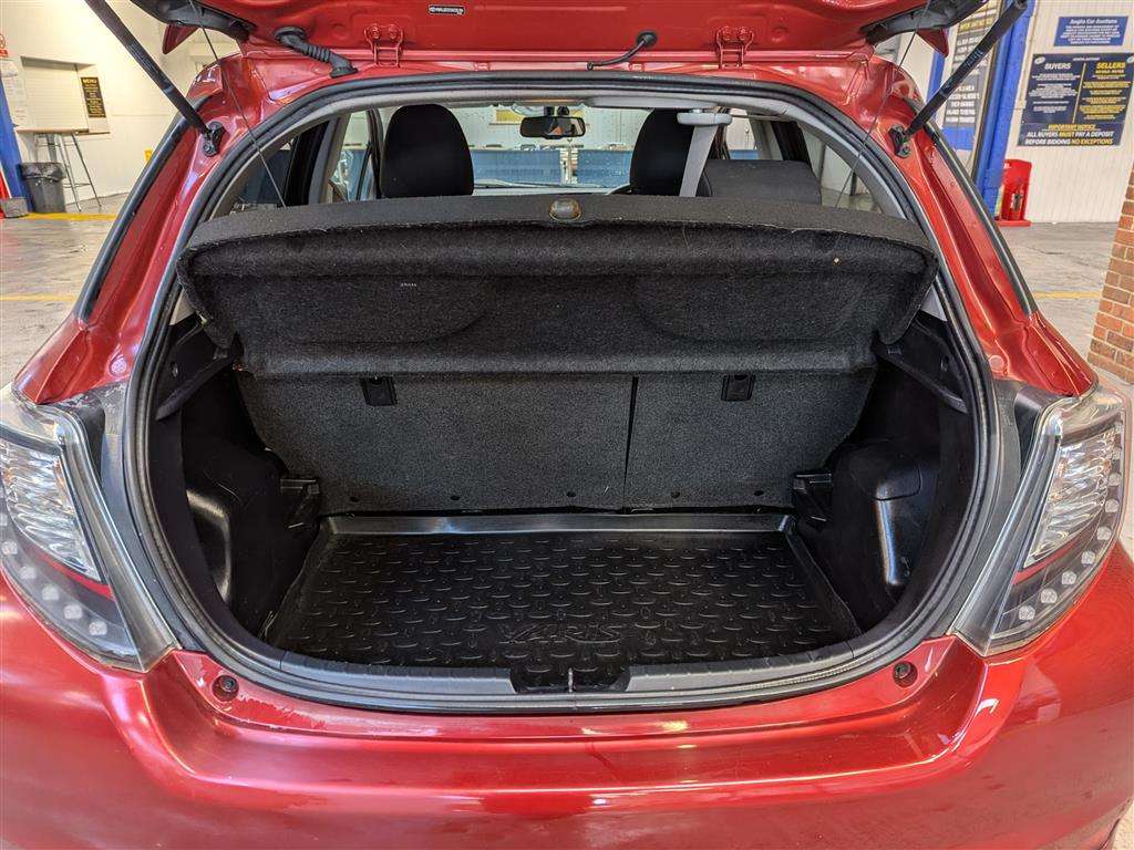 <p>2014 TOYOTA YARIS TREND VVT-I</p>